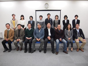 6日に参加された社会科学系の研究をされている先生方と聴講者との集合写真